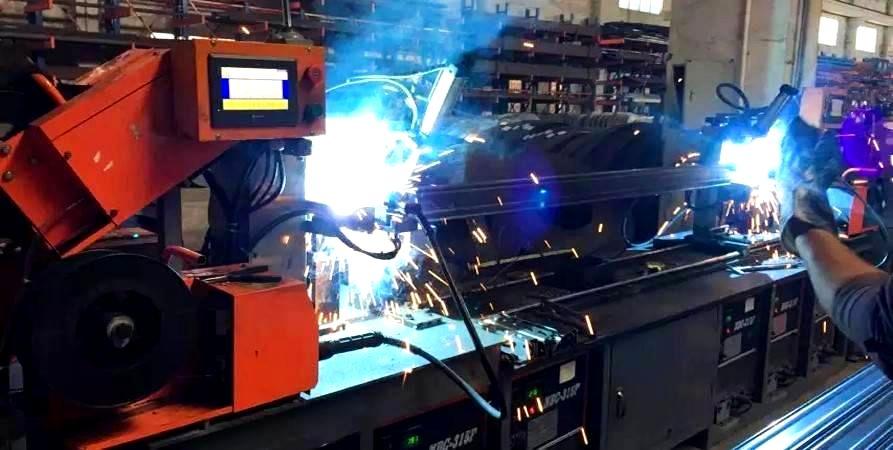 重型货架生产自动焊接机器人